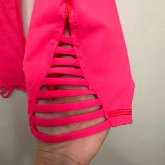 Trina Turk womens recreation cropped leggings. Size medium. - Picture 6 of 6